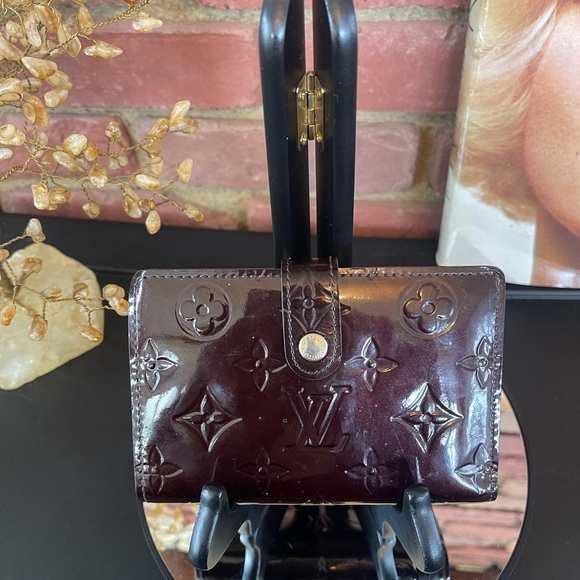 🔥Authentic 🔥Louis 🔥Vuitton 🔥Violette Monogram Vernis French Purse Wallet🔥 - Picture 4 of 11